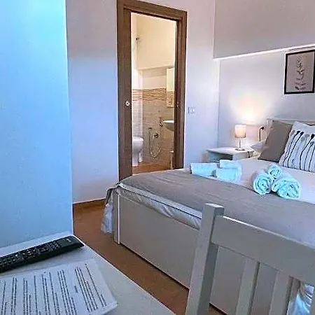 Oda ve Kahvaltı Le Larie 3*